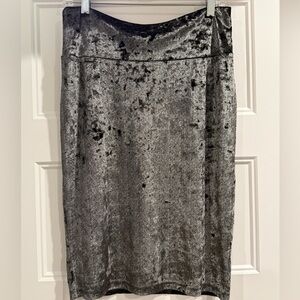 🥳 5 for $25 sale! #5for$25Lovely and hip velvet Cassie skirtExcellent condition.